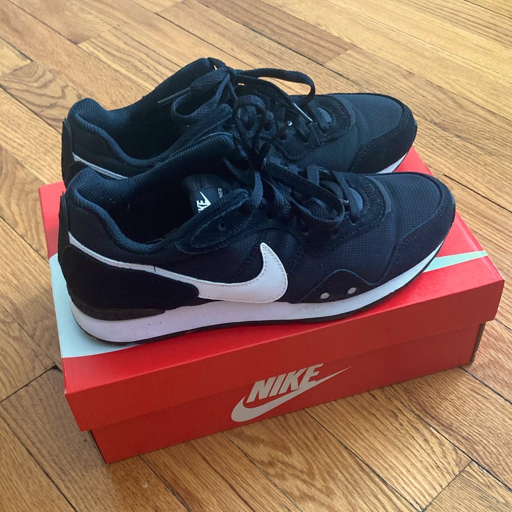 Nike Venture Runner Women’s size 8